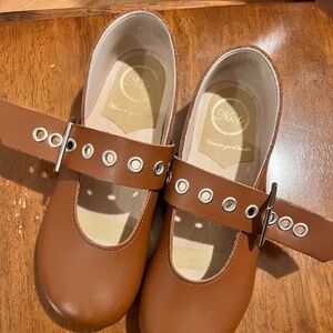 NO. 6 brown clogs with strap Maryjane